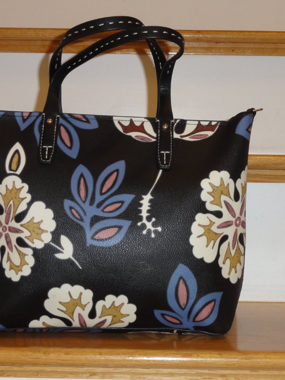 Tory Burch Hopewell Kerrington Small Tote & Wallet GOOD CONDITION! - Picture 2 of 16
